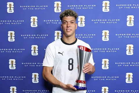 "سجل من نصف فرصة"..ماذا قدم "الجناح" إمام عاشور أفضل لاعب في منتخب مصر أمام بلجيكا؟